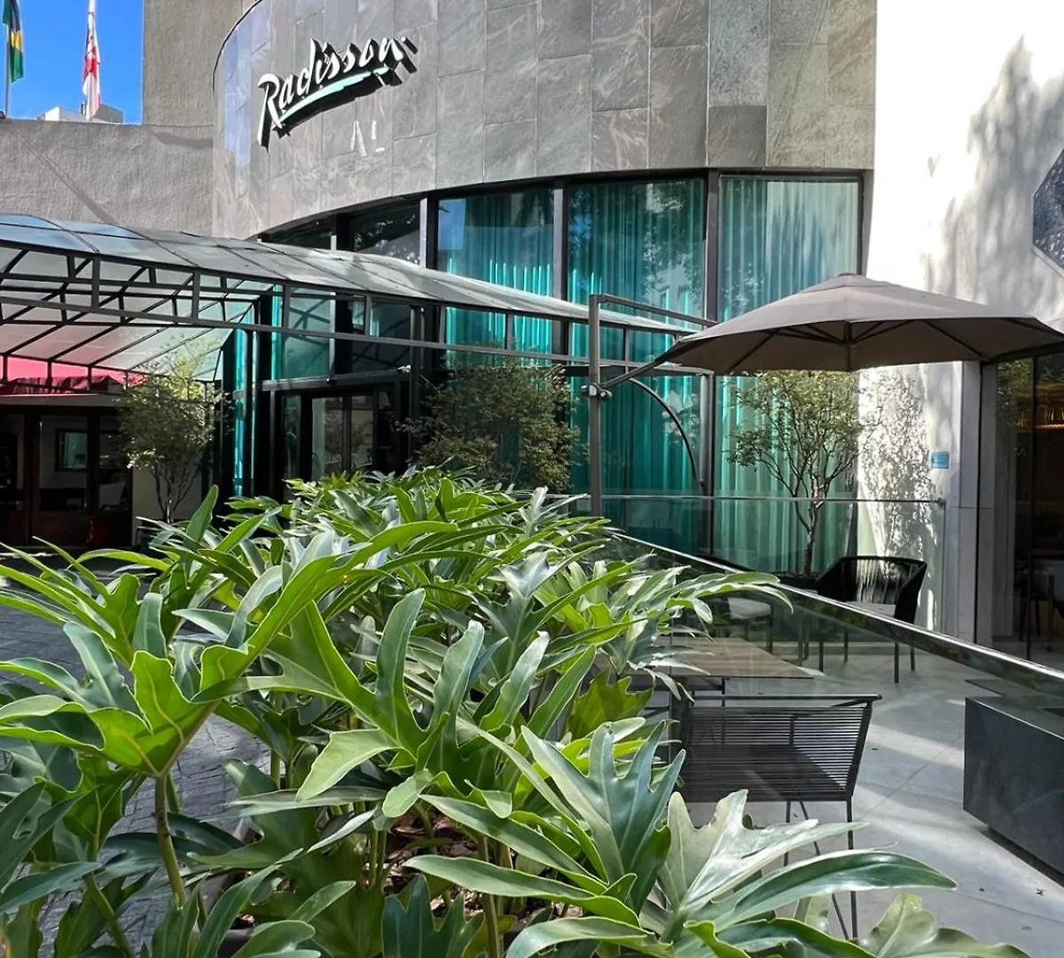 Radisson Oscar Freire contacts